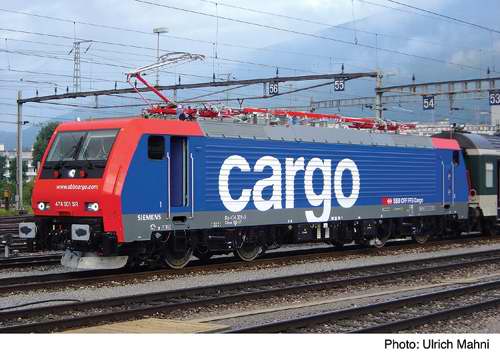 Electric locomotive class 474 (3-RAIL AC)<br /><a href='images/pictures/Roco/69666.jpg' target='_blank'>Full size image</a>